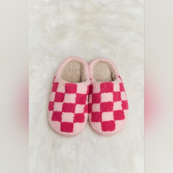 Melody Pink and White Checkered Print Plush Slide Slippers - Picture 6 of 6